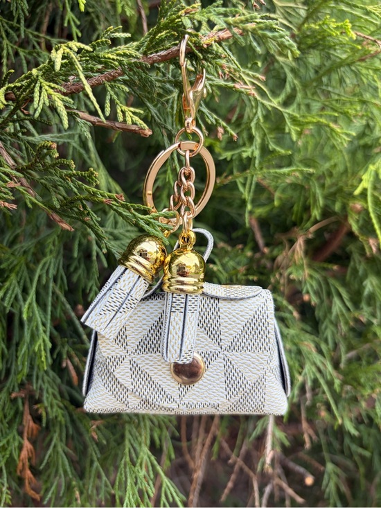 No Brand Handbags - White Mini Bag Charm Keychain with Gold Hardware